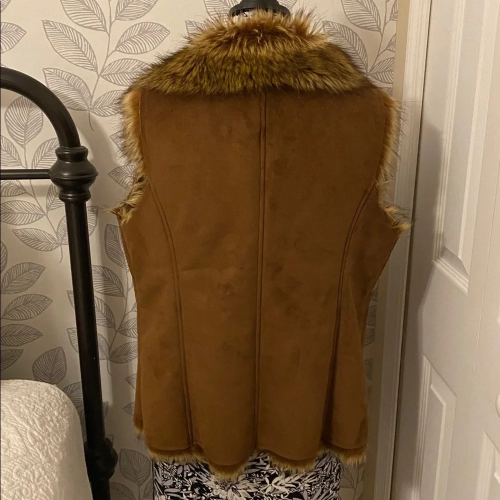 Trending fall 2025 Chicos faux suede and fur vest in mocha - Picture 3 of 8